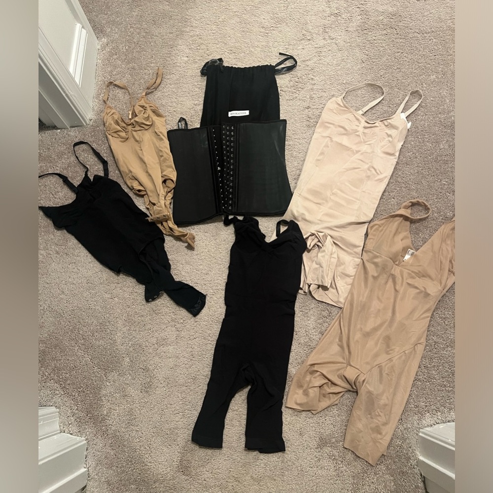 Bundle of shapewear. SKIMS / SPANX Sculpting bodysuits.Black /Onyx /Nude /Tan
